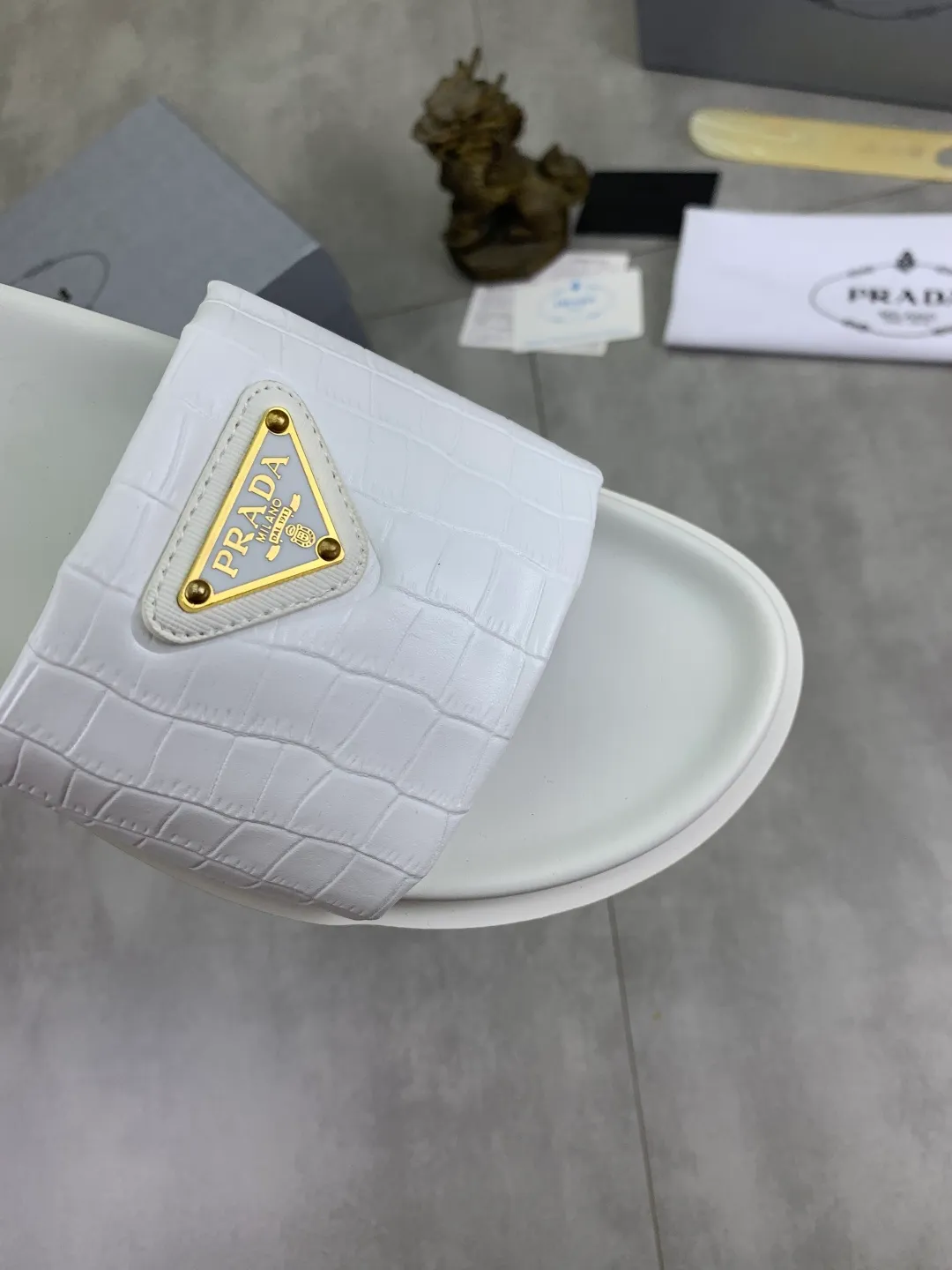 Men's shoes 💰P320💰【New style】🎁🎁🎁 PRADA Prada's new casual slippers, original official website, perfect workmanship, conveying a kind of noble luxury, sublimating its definition of luxury in Prada's high-end extraordinary craftsmanship. Original combination outsole, code number: 38-44 (45 customized) Multiple colors 🉑️ to choose from